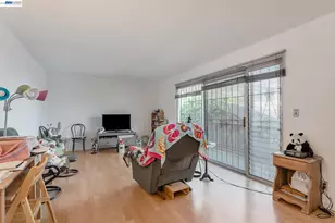 567 Oakland Ave, Oakland, CA 94606 - Photo 13