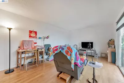 567 Oakland Ave #104, Oakland, CA 94606 - Photo 15