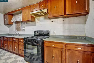 226 Tunis Rd, Oakland, CA 94603 - Photo 9