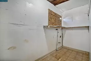 226 Tunis Rd, Oakland, CA 94603 - Photo 13