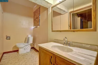 226 Tunis Rd, Oakland, CA 94603 - Photo 17