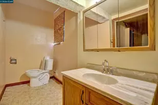 226 Tunis Rd, Oakland, CA 94603 - Photo 17