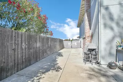 2353 Silver Creek Cir, Antioch, CA 94509 - Photo 35