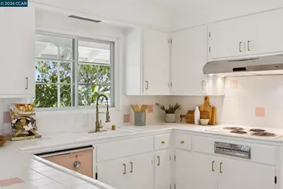 92 Sullivan Dr, Moraga, CA 94556 - Photo 15