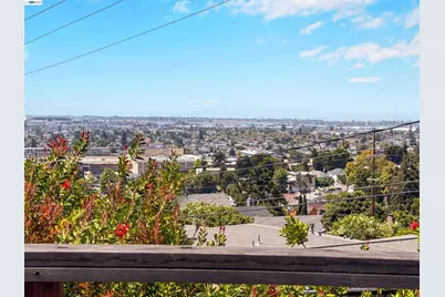 7301 Hillmont Dr, Oakland, CA 94605 - Photo 23