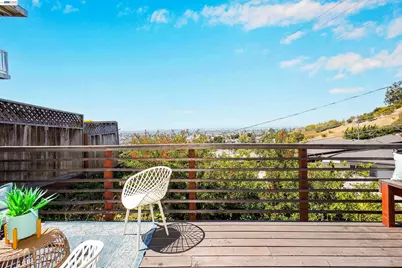7301 Hillmont Dr, Oakland, CA 94605 - Photo 19