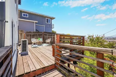 7301 Hillmont Dr, Oakland, CA 94605 - Photo 17
