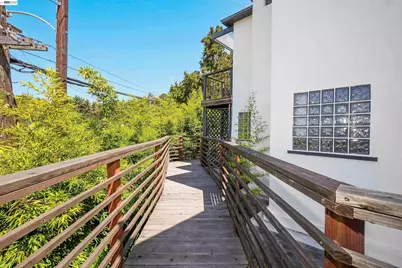 7301 Hillmont Dr, Oakland, CA 94605 - Photo 13