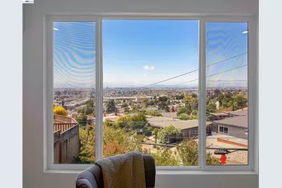 7301 Hillmont Dr, Oakland, CA 94605 - Photo 5