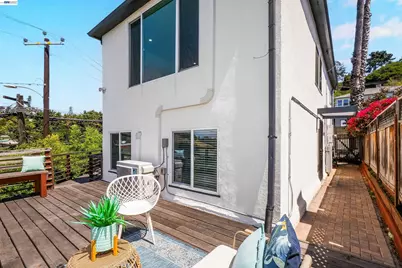 7301 Hillmont Dr, Oakland, CA 94605 - Photo 21