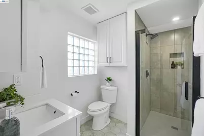 7301 Hillmont Dr, Oakland, CA 94605 - Photo 55