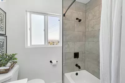 7301 Hillmont Dr, Oakland, CA 94605 - Photo 43
