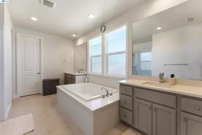 1631 Wonderland Way, Hayward, CA 94545 - Photo 25