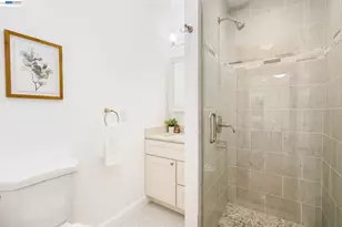 3085 Bantry Ave, Oakland, CA 94605 - Photo 23