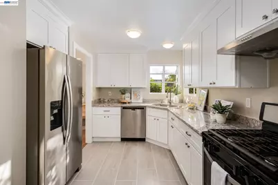 3085 Bantry Ave, Oakland, CA 94605 - Photo 15