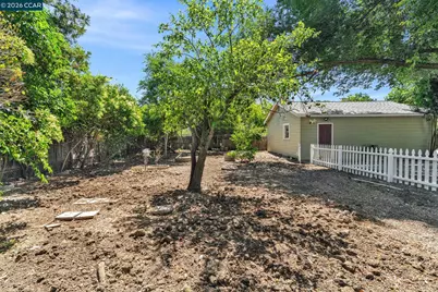 2072 Chalomar Rd, Concord, CA 94518 - Photo 35