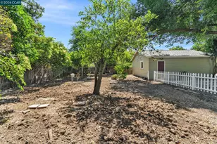 2072 Chalomar Rd, Concord, CA 94518 - Photo 35