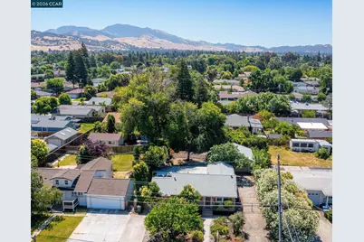 2072 Chalomar Rd, Concord, CA 94518 - Photo 37
