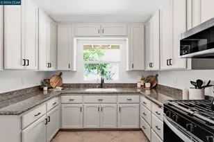 2072 Chalomar Rd, Concord, CA 94518 - Photo 9