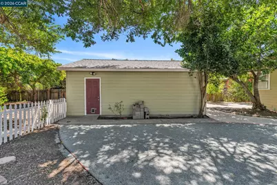 2072 Chalomar Rd, Concord, CA 94518 - Photo 31