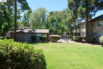 1041 Chadwick Cir, Bay Point, CA 94565 - Photo 27
