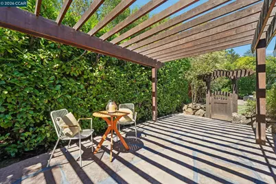 102 Brookfield Dr, Moraga, CA 94556 - Photo 31