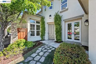 5099 Round Hill Dr, Dublin, CA 94568 - Photo 3