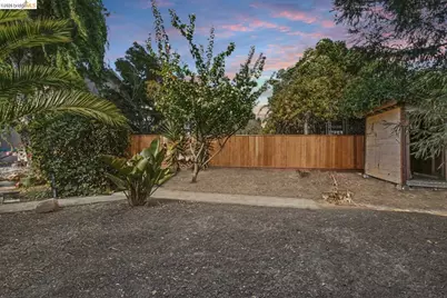 1242 Burnett St, Berkeley, CA 94702 - Photo 43