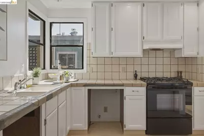 1242 Burnett St, Berkeley, CA 94702 - Photo 13