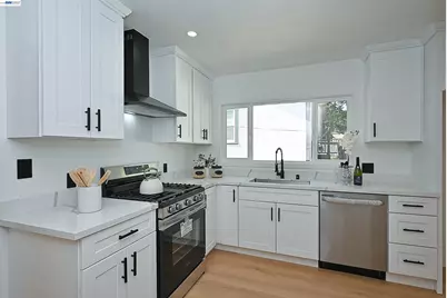 1215 Warren St, Martinez, CA 94553 - Photo 7