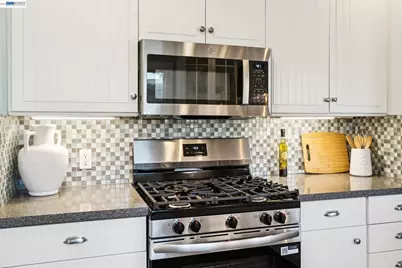 10907 Julius St, Oakland, CA 94605 - Photo 13
