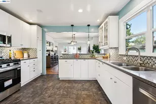 10907 Julius St, Oakland, CA 94605 - Photo 11