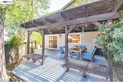2105 Armstrong Dr, Pleasanton, CA 94588 - Photo 35