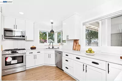2105 Armstrong Dr, Pleasanton, CA 94588 - Photo 9