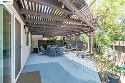 2105 Armstrong Dr, Pleasanton, CA 94588 - Photo 31