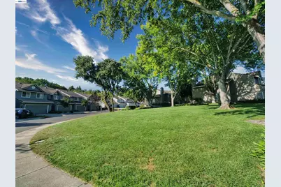 7445 Rolling Hills Cir, Dublin, CA 94568 - Photo 55