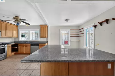 7015 Holly St, Oakland, CA 94621 - Photo 9