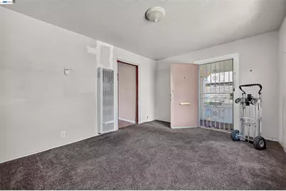 7015 Holly St, Oakland, CA 94621 - Photo 5