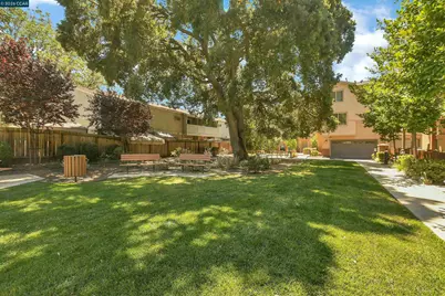 1260 Detroit Ave #4, Concord, CA 94520 - Photo 5