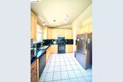 39 Stanislaus Cir, Sacramento, CA 95831 - Photo 5