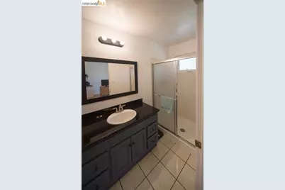 39 Stanislaus Cir, Sacramento, CA 95831 - Photo 11