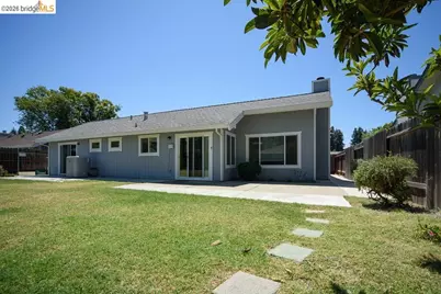 39 Stanislaus Cir, Sacramento, CA 95831 - Photo 13