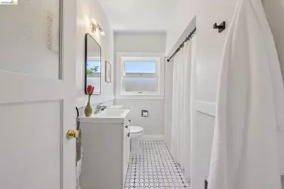 214 Mandalay Rd, Oakland, CA 94618 - Photo 33