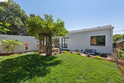 214 Mandalay Rd, Oakland, CA 94618 - Photo 43
