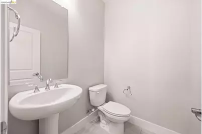 2825 Crusader St, Alameda, CA 94501 - Photo 17