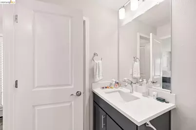 2825 Crusader St, Alameda, CA 94501 - Photo 35
