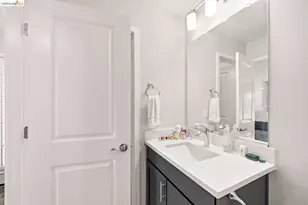 2825 Crusader St, Alameda, CA 94501 - Photo 35