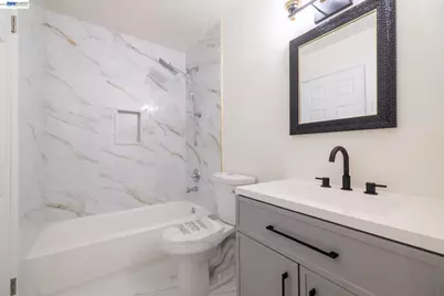 2540 16th St, Oakland, CA 94601 - Photo 17
