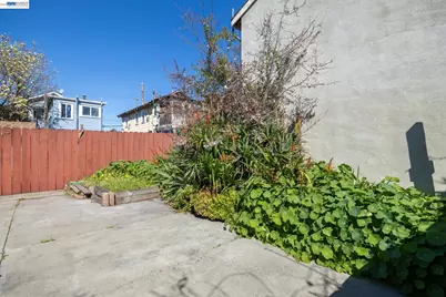 2540 16th St, Oakland, CA 94601 - Photo 31