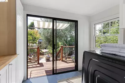 1079 66th St, Oakland, CA 94608 - Photo 27